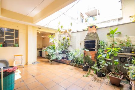 Quintal (Casa 1) de casa à venda com 3 quartos, 225m² em Km 18, Osasco