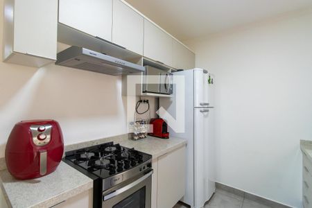 Cozinha de casa de condomínio para alugar com 2 quartos, 92m² em Jardim Pioneira, Cotia