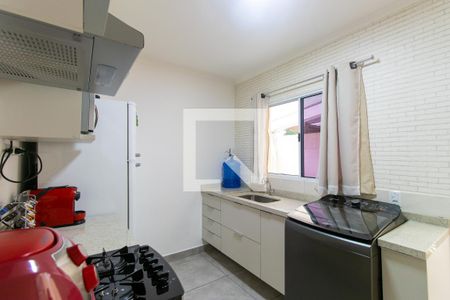 Cozinha de casa de condomínio para alugar com 2 quartos, 92m² em Jardim Pioneira, Cotia