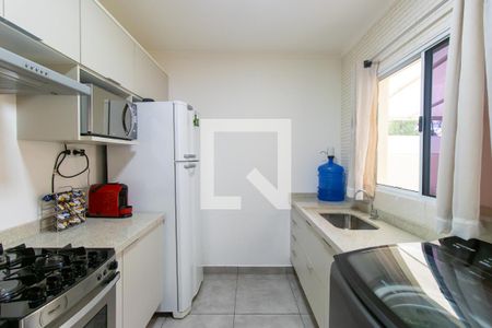 Cozinha de casa de condomínio para alugar com 2 quartos, 92m² em Jardim Pioneira, Cotia