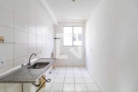 Cozinha de apartamento para alugar com 2 quartos, 45m² em Parque Ipe, São Paulo