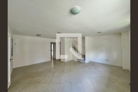 Sala de casa de condomínio para alugar com 4 quartos, 200m² em Recreio dos Bandeirantes, Rio de Janeiro