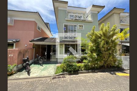 Fachada de casa de condomínio à venda com 4 quartos, 200m² em Recreio dos Bandeirantes, Rio de Janeiro