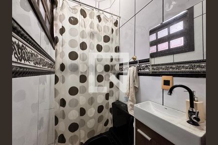 Banheiro  de casa para alugar com 3 quartos, 350m² em Vila Eldízia, Santo André