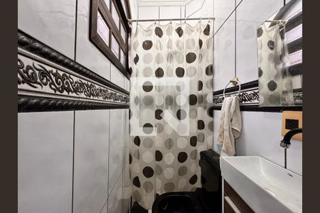 Banheiro  de casa para alugar com 3 quartos, 350m² em Vila Eldízia, Santo André