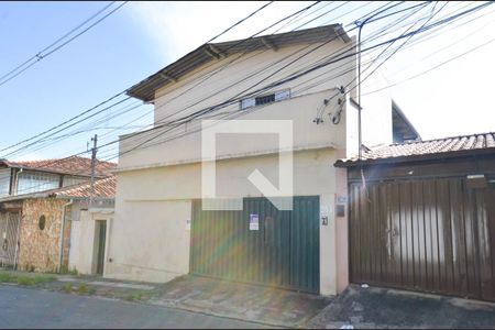 Fachada e placa de casa à venda com 5 quartos, 382m² em Santa Tereza, Belo Horizonte