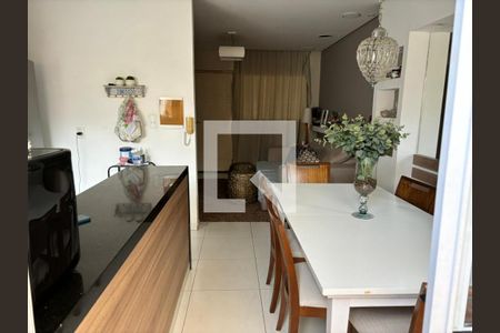 Sala de casa de condomínio à venda com 2 quartos, 69m² em Fazenda Santa Cândida, Campinas