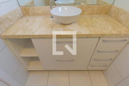 Banheiro de apartamento à venda com 2 quartos, 56m² em Fátima, Canoas