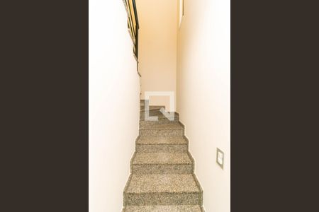 Escada de casa para alugar com 3 quartos, 110m² em Vila Alpina, São Paulo