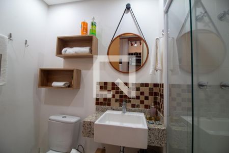 Banheiro de kitnet/studio para alugar com 1 quarto, 22m² em Jardim das Acacias, São Paulo