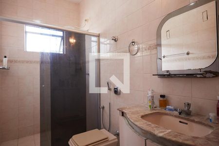 Casa à venda com 175m², 3 quartos e 3 vagasBanheiro do Quarto 1