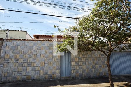 Casa à venda com 175m², 3 quartos e 3 vagasFachada