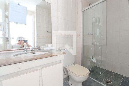 Banheiro de apartamento para alugar com 1 quarto, 55m² em Cerqueira César, São Paulo