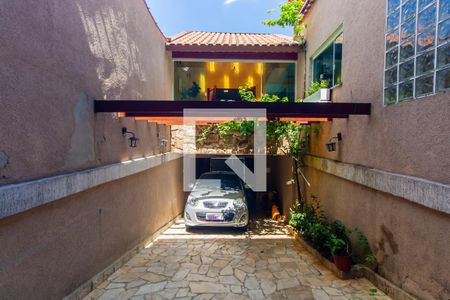 Garagem de casa à venda com 6 quartos, 350m² em Vila Bancaria, São Paulo