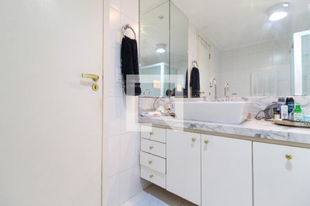 Banheiro da Suíte 3 de apartamento para alugar com 5 quartos, 210m² em Indianópolis, São Paulo