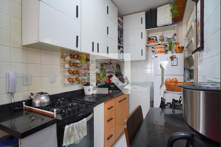 Cozinha de apartamento à venda com 3 quartos, 107m² em Independência, Porto Alegre