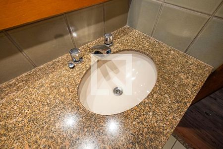 Banheiro de apartamento à venda com 4 quartos, 192m² em Vila Madalena, São Paulo
