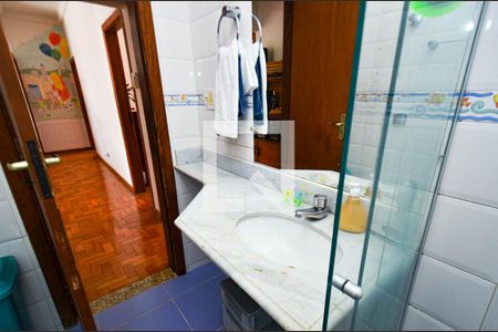Banheiro social de casa à venda com 7 quartos, 314m² em Serra, Belo Horizonte