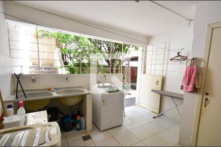 Area serviço de casa à venda com 7 quartos, 314m² em Serra, Belo Horizonte