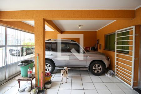 Garagem de casa para alugar com 3 quartos, 175m² em Jardim das Oliveiras, São Paulo