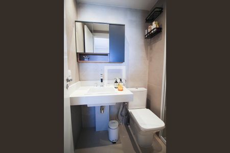 Banheiro de kitnet/studio para alugar com 1 quarto, 28m² em Vila Nova Conceição, São Paulo