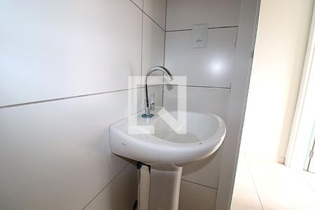Banheiro de apartamento para alugar com 1 quarto, 33m² em Jardim Algarve, Viamão