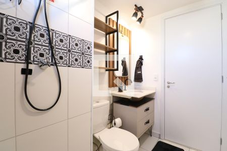 Banheiro de kitnet/studio para alugar com 1 quarto, 25m² em Pompeia, São Paulo