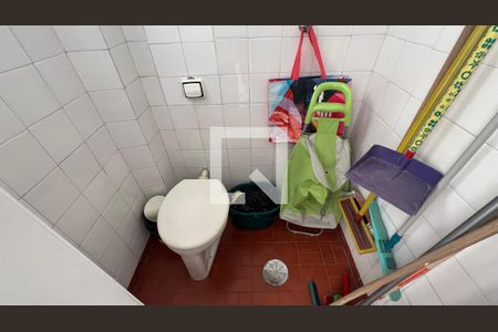 Banheiro de serviço de apartamento à venda com 3 quartos, 65m² em Jardim das Bandeiras, São Paulo