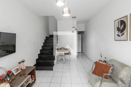 Sala de casa de condomínio para alugar com 2 quartos, 75m² em Jardim Matarazzo, São Paulo