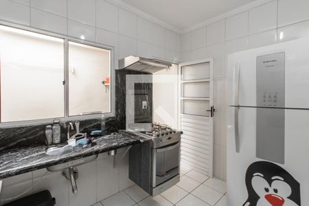 Cozinha de casa de condomínio para alugar com 2 quartos, 75m² em Jardim Matarazzo, São Paulo