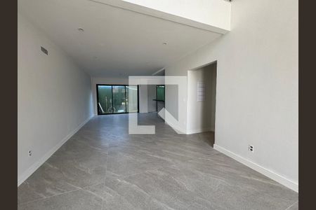 Sala de casa de condomínio à venda com 4 quartos, 180m² em Vargem Pequena, Rio de Janeiro
