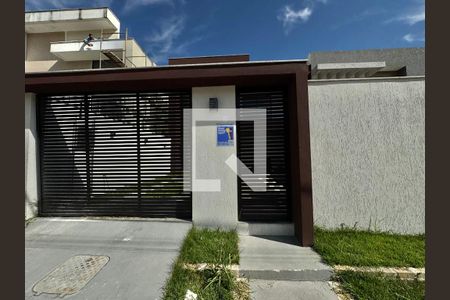 Plaquinha Quinto Andar de casa de condomínio à venda com 4 quartos, 180m² em Vargem Pequena, Rio de Janeiro