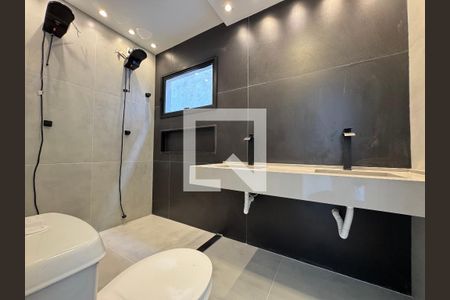 Suíte 1 - Banheiro de casa de condomínio à venda com 4 quartos, 180m² em Vargem Pequena, Rio de Janeiro