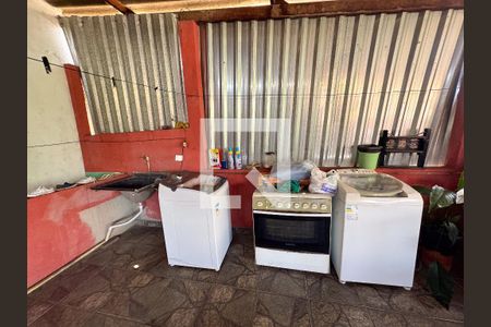 Área de Serviço de casa à venda com 3 quartos, 305m² em Industrial, Contagem