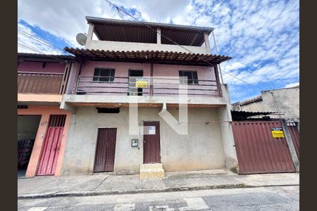 Fachada e placa de casa à venda com 3 quartos, 305m² em Industrial, Contagem