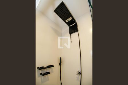 Banheiro de kitnet/studio para alugar com 1 quarto, 24m² em Pinheiros, São Paulo