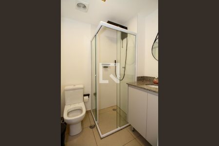 Banheiro de kitnet/studio para alugar com 1 quarto, 24m² em Pinheiros, São Paulo