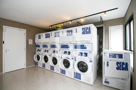 Área Comum - Lavanderia de kitnet/studio para alugar com 1 quarto, 24m² em Pinheiros, São Paulo