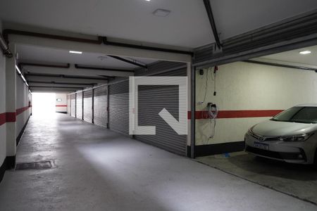 Garagem de casa de condomínio à venda com 3 quartos, 217m² em Vila Bertioga, São Paulo
