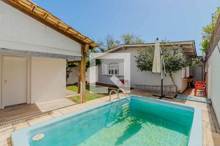Área externa de casa para alugar com 3 quartos, 160m² em Guarujá, Porto Alegre