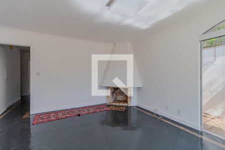 Sala de casa à venda com 3 quartos, 160m² em Guarujá, Porto Alegre