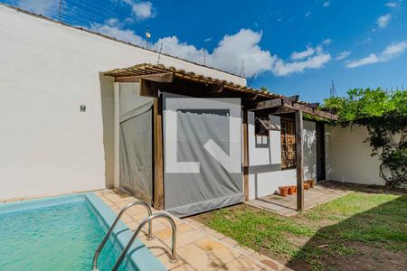 Área externa de casa para alugar com 3 quartos, 160m² em Guarujá, Porto Alegre