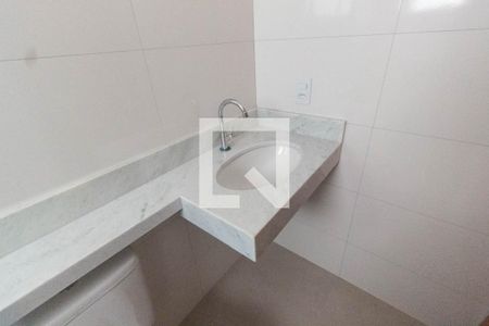 Banheiro de apartamento para alugar com 2 quartos, 48m² em Vila Amalia (zona Norte), São Paulo