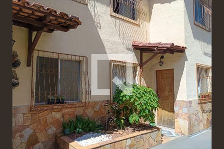 Fachada de casa à venda com 3 quartos, 79m² em Itapoã, Belo Horizonte