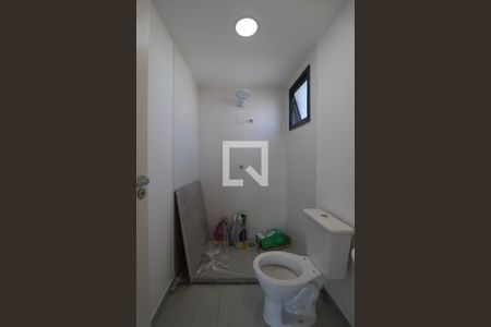 Banheiro de kitnet/studio para alugar com 1 quarto, 27m² em Pinheiros, São Paulo