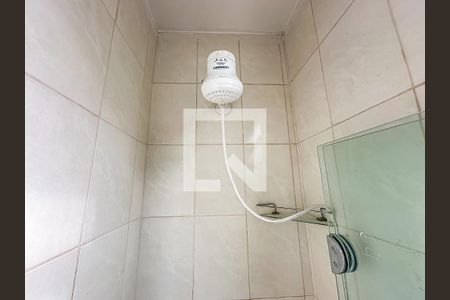 Banheiro de kitnet/studio para alugar com 1 quarto, 24m² em Catete, Rio de Janeiro