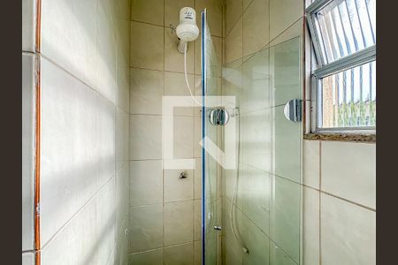 Banheiro de kitnet/studio para alugar com 1 quarto, 24m² em Catete, Rio de Janeiro