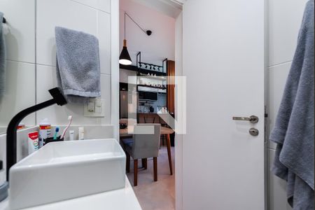 Banheiro de apartamento para alugar com 1 quarto, 50m² em José Menino, Santos
