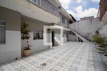 Quintal de casa para alugar com 4 quartos, 340m² em Jardim Santo Elias, São Paulo