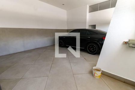 Garagem de casa à venda com 7 quartos, 770m² em Morumbi, São Paulo